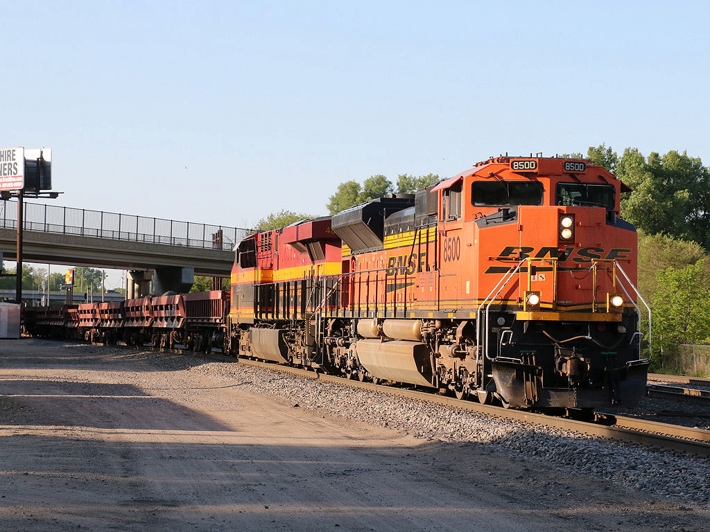 BNSF 8500